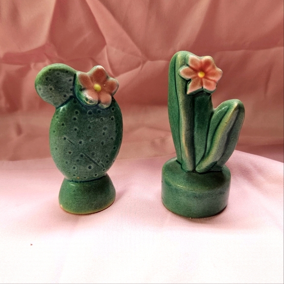 Ceramic Cactus Flower Salt and Pepper Shakers - Picture 1 of 4